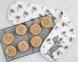 Dog and Daisy - Oven Glove - Thornback and Peel